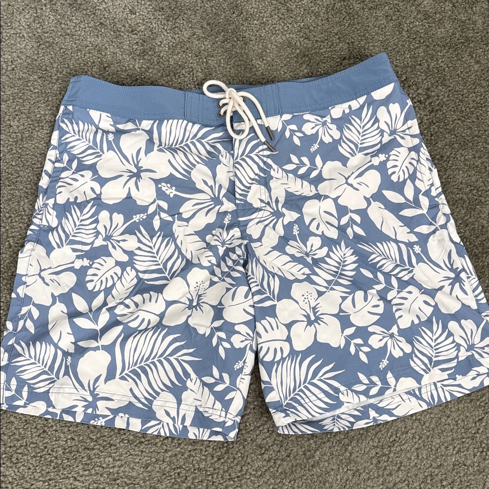 American Eagle Outfitters Blue and White Floral Swim Trunks